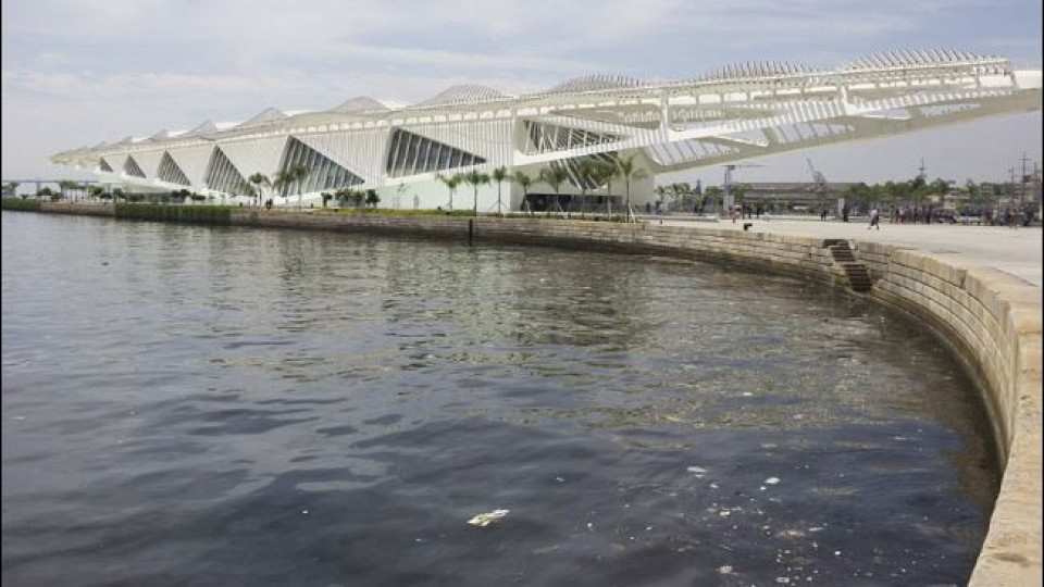 Рио потресе преди Олимпиадата: Мръсотия, боклук и ... терор (Снимки)