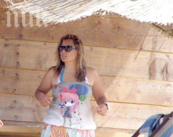 Не е за вярване: Лора Крумова втрещи всички на плажа в "Градина"! (още подробности)