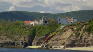 Наследниците на клана Живкови с тайно имение на морето