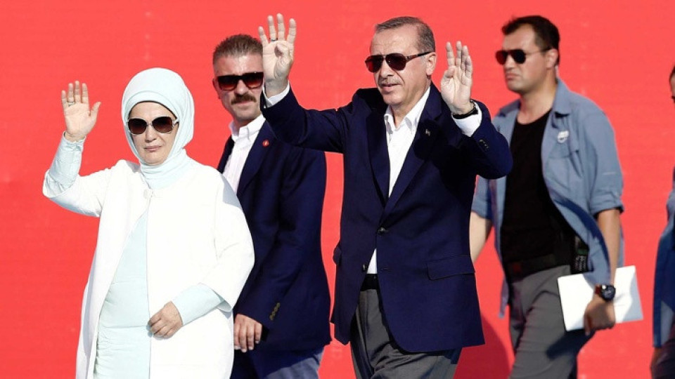 Ердоган разбуни Турция срещу ЕС: Задава ли се военен конфликт?
