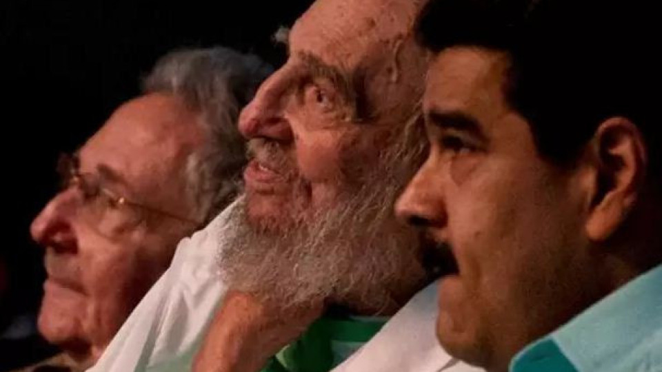 Фидел Кастро чукна 90 (Снимки)