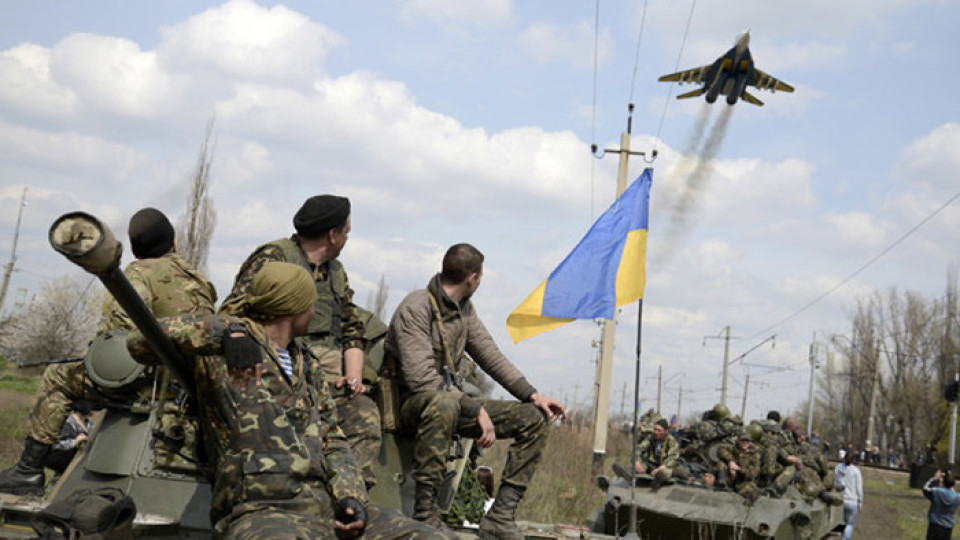 Украйна обяви военно положение: Обявява война на Русия?