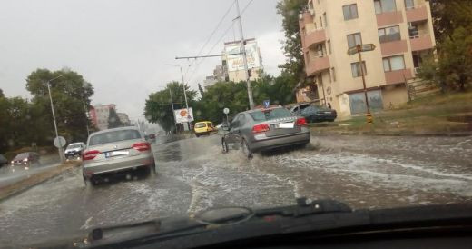 Потоп удави Варна (ФОТО)