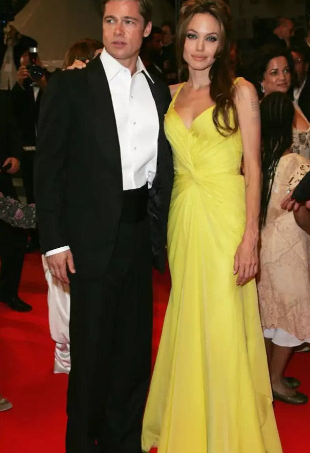 Анджелина Джоли и Брад Пит на романтична вечеря (Празнуват годишнина от брака си)