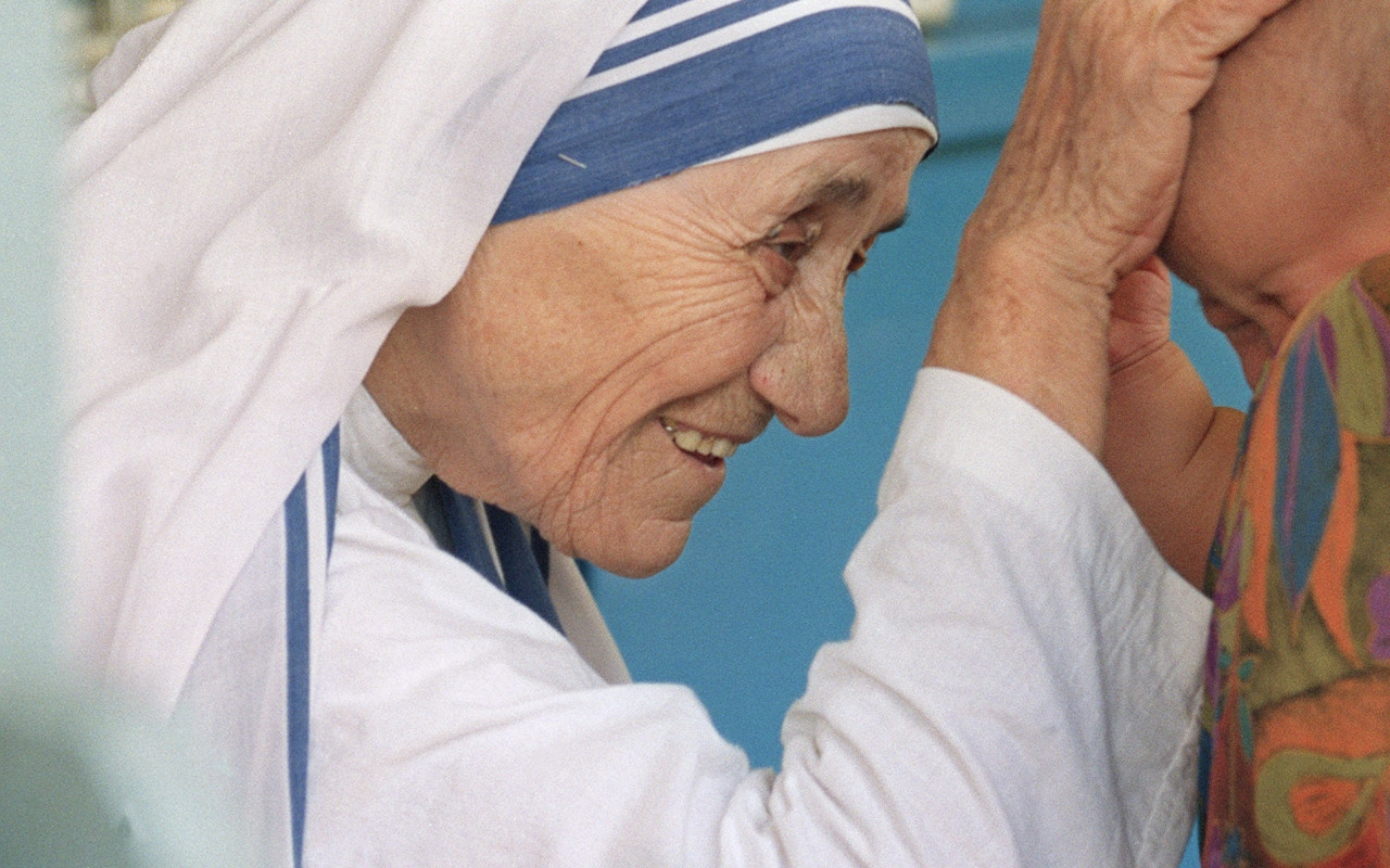 Официално! Ватикана обявява Майка Тереза за светица в неделя