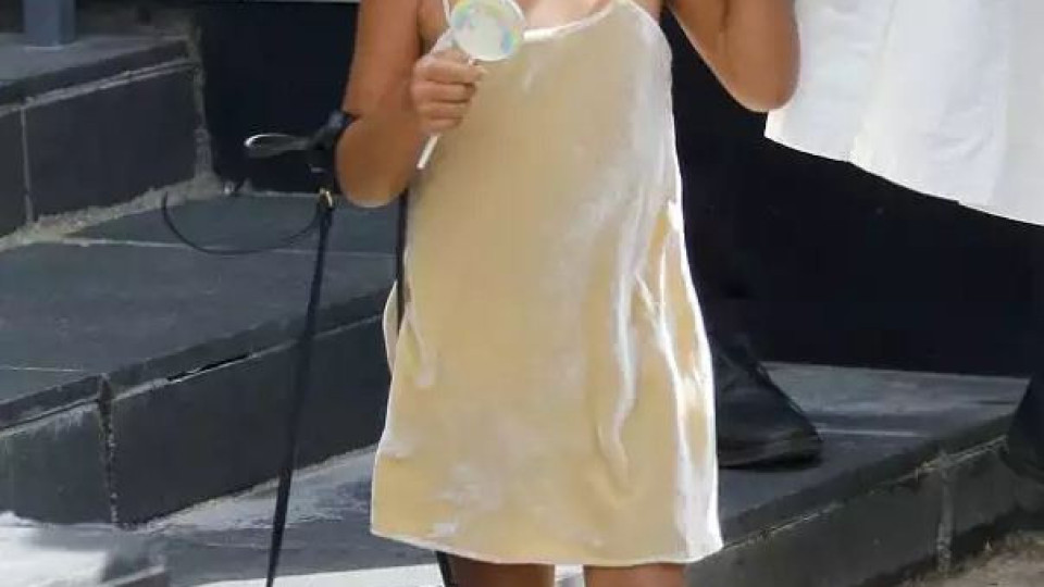 Ким Кардашиян глези малката Норт Уест като принцеса (Снимки)