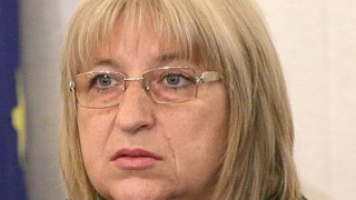 Инцидент: Цецка Цачева се претрепа, хвърчат линейки!