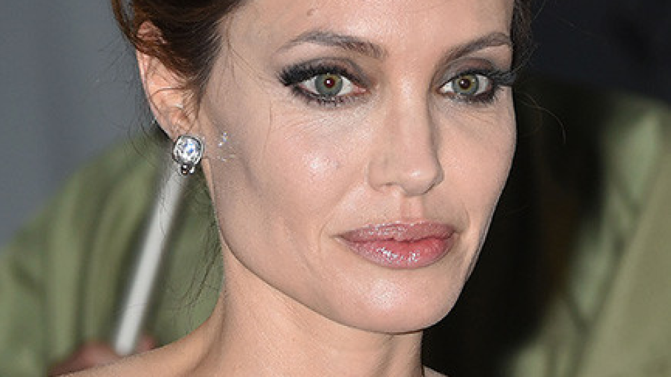 Тайните на Анджелина Джоли за изкусителна красота (Вижте ги)