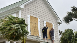 Ураганът "Матю" отнесе Флорида (Първи кадри от бедствието)