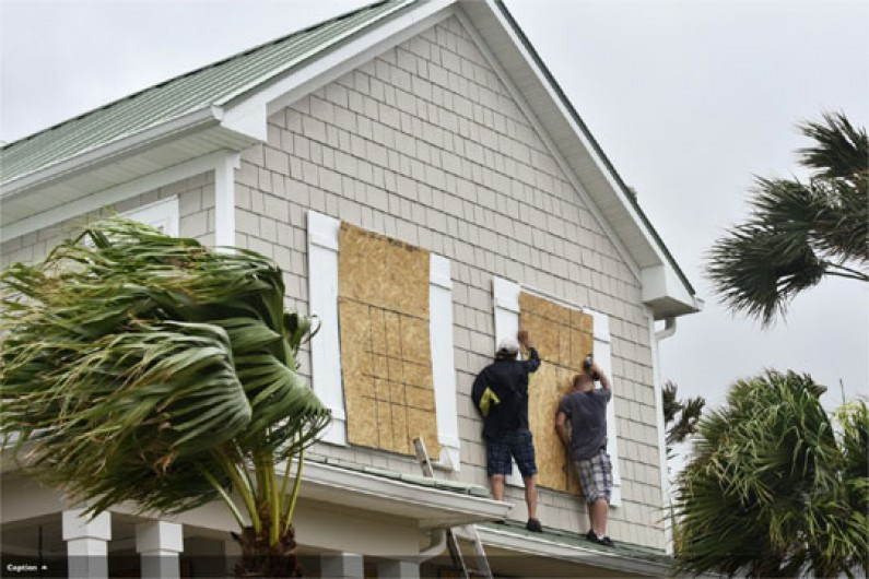 Ураганът "Матю" отнесе Флорида (Първи кадри от бедствието)