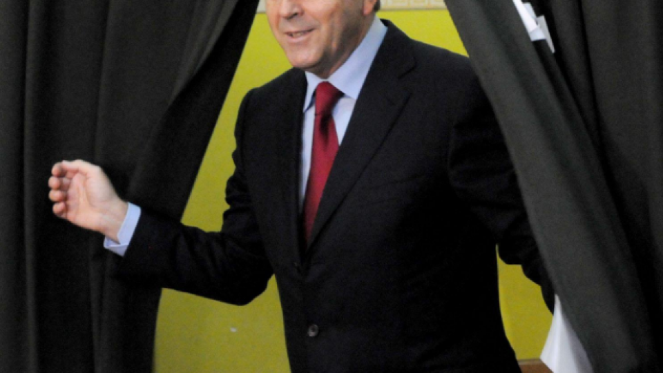 Президентът Георги Първанов се стяга за изборите с костюм за 7 бона