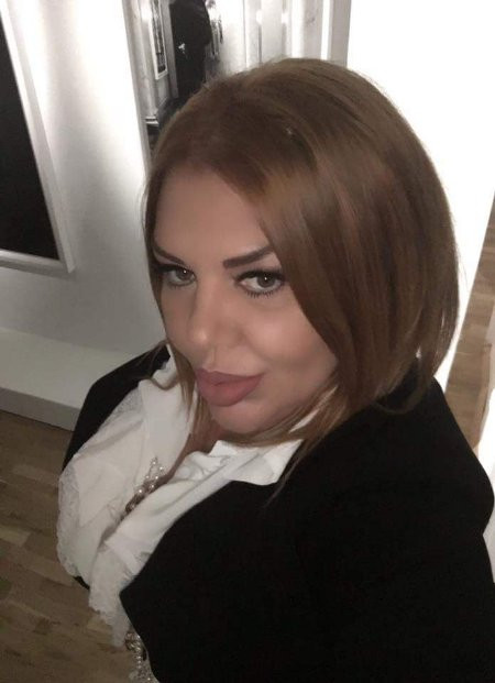 Ваня Червенкова блести със стил на концерта на Браян Адамс! Избра модел на Евгения Борисова