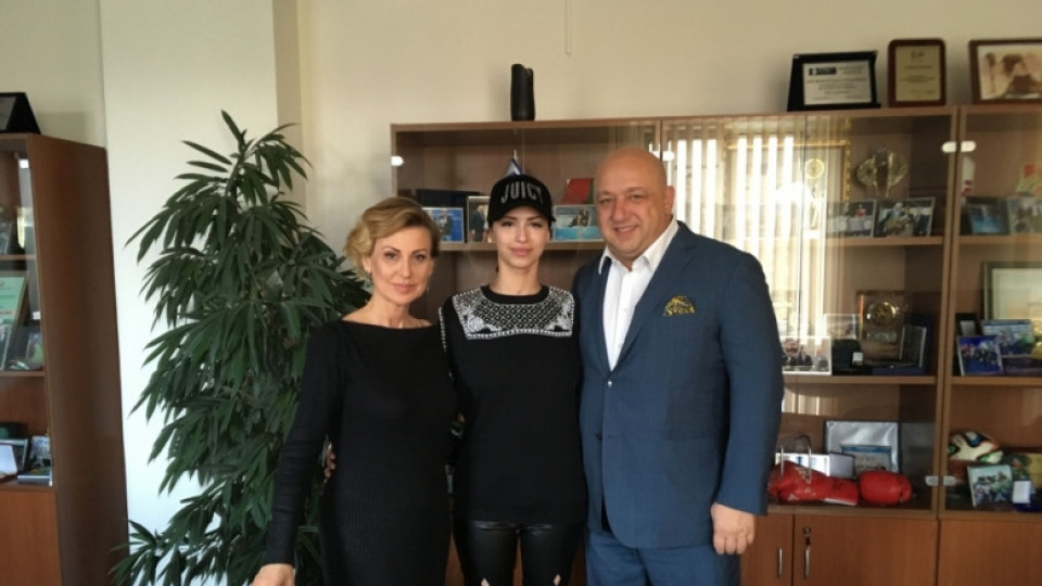 Трогателно: Вижте как Цвети Стоянова благодари на министър Красен Кралев
