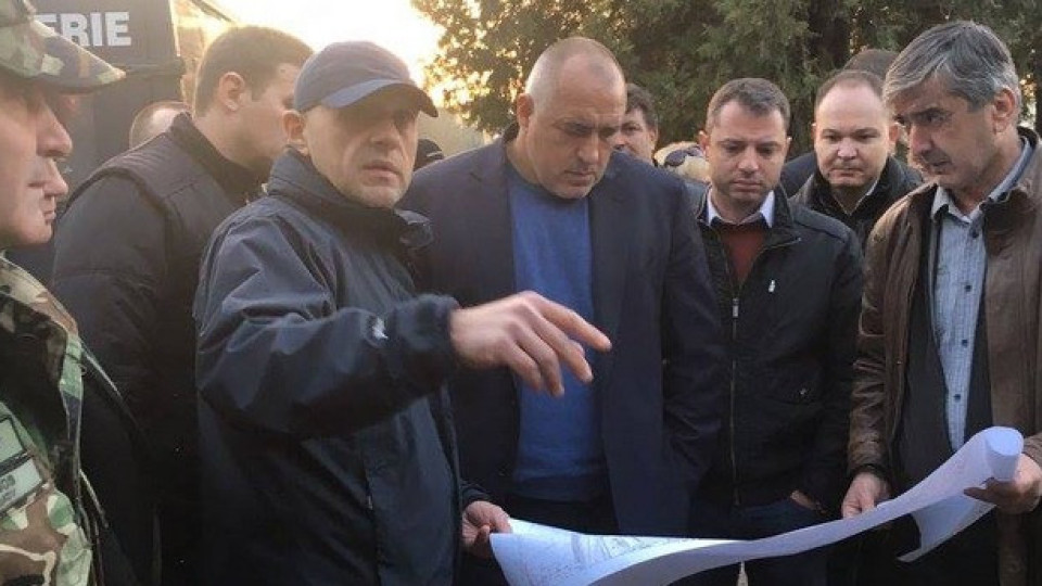 Крайни мерки: Борисов екстрадира 50 души мигранти към Афганистан