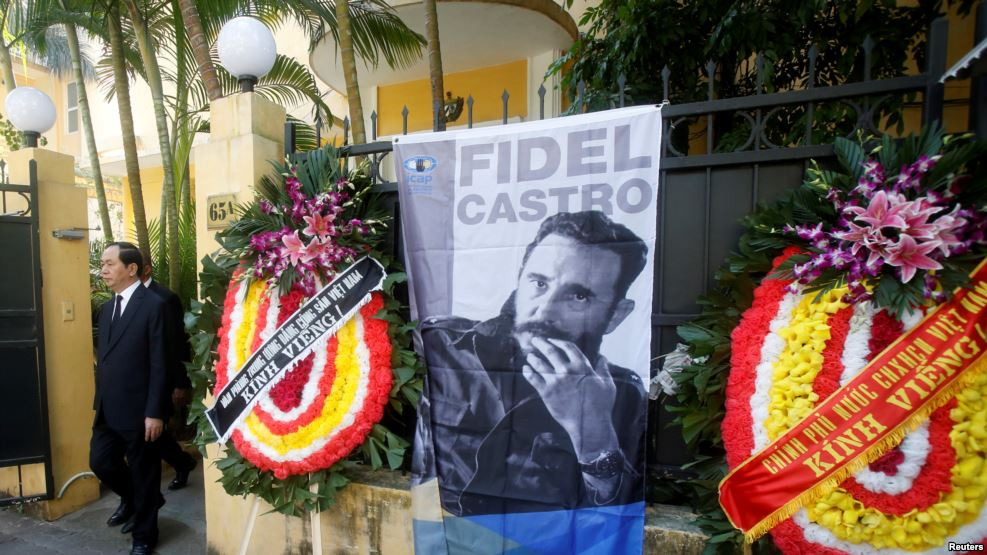 Куба се поклони пред Кастро: Три дни изпращат световния лидер!