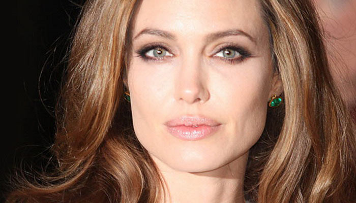 Нещо страшно се случва с Анджелина Джоли