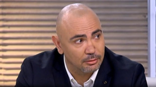 Росен Петров падна на колене пред Слави Трифонов