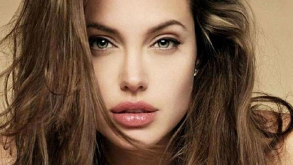 Състоянието на Анджелина Джоли е критично