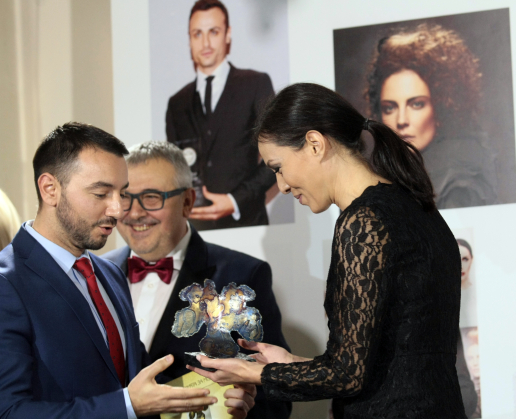 Диляна Попова грабна приза „Модна икона”за 2016 (Вижте кои са другите)
