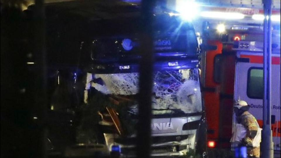 Терор в Берлин: Камион-убиец атакува коледен базар