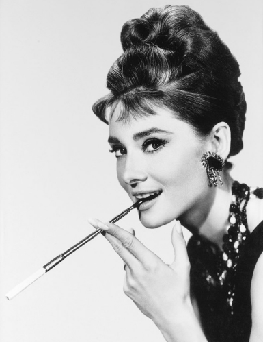 Одри Хепбърн безапелационно е абсолютната икона на красотата (Снимки)