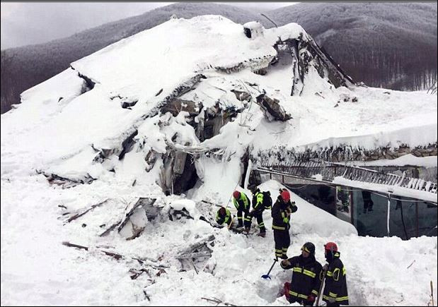 Спасиха 8 души от хотела-ковчег в Италия след лавината