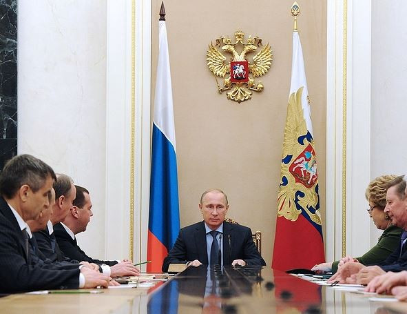 Владимир Путин на среща с правителството преди Тръмп