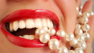 Бели зъби с няколко трика (Как да се сдобием с холивудска усмивка?)