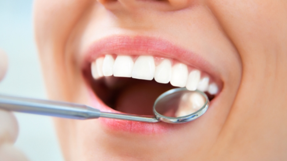 Как да се справим с кариесите без зъболекар? (Мислите ли, че е възможно?)