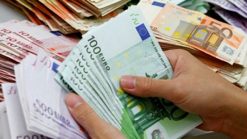 България на дъното по заплати в Европа: Кой колко взима в ЕС?