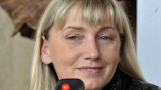 Лъсна скандалната истина за напускането на Елена Йончева