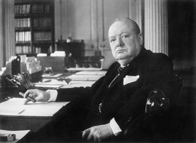 Неизвестни записки на Чърчил за извънземните видяха бял свят