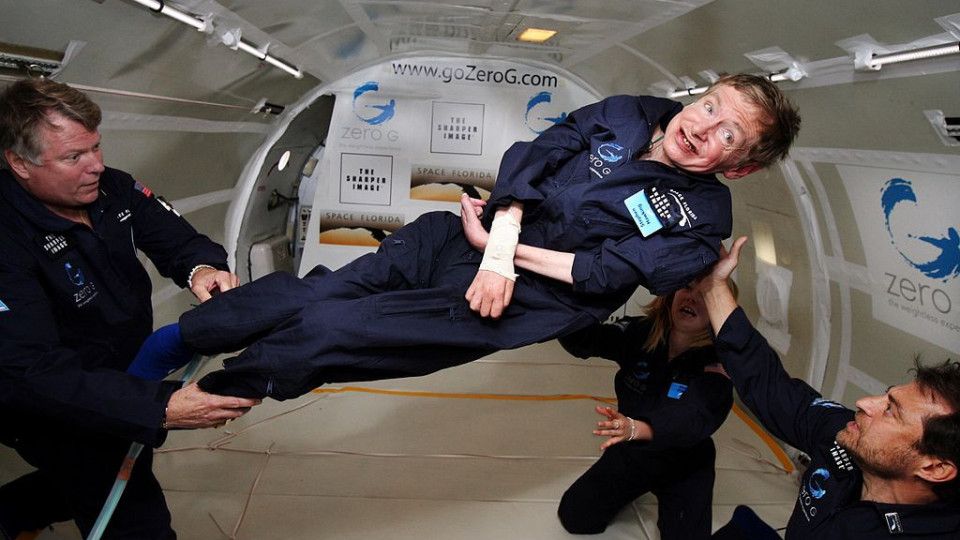 Стивън Хокинг полита в Космоса с Ричард Брансън