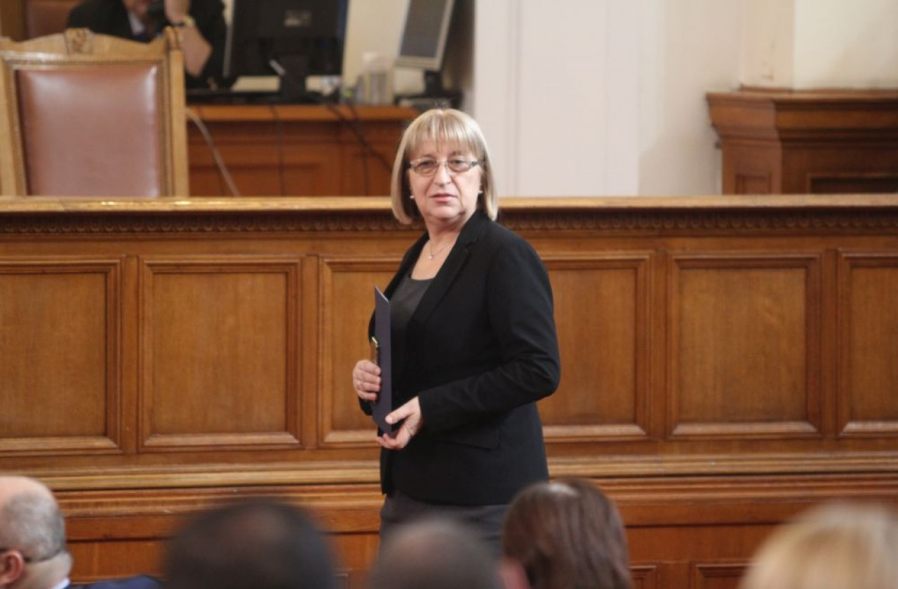 Кой измести Цецка Цачева от парламента и ще й отстъпи ли мястото си?