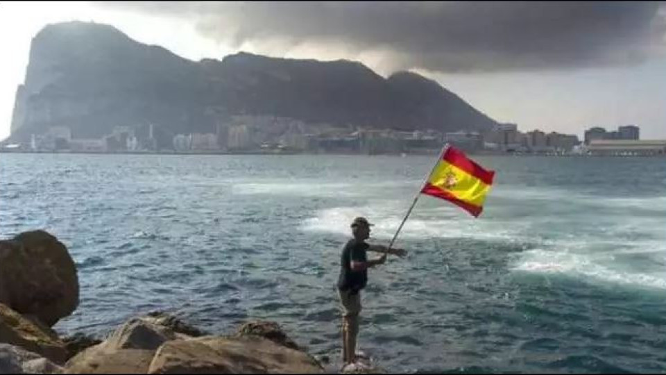 Испания омекна пред Шотландия заради Гибралтар
