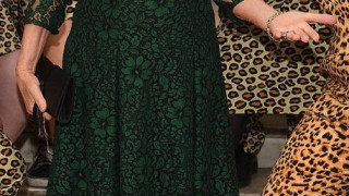 Кейт Мидълтън тръгна с бабешки рокли: Кой я подреди така?