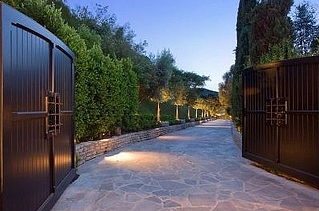Кейти Пери се обзаведе с нов тузарски дом (Снимки от луксозното й жилище)