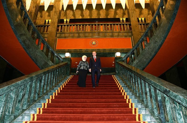 Реджеп Ердоган се шири в истински палат (Домът му 30 пъти по-голям от Белия дом)