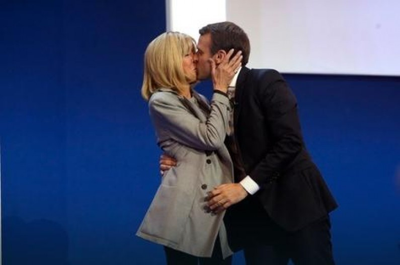 Еманюел Макрон и Бриджит Трюно: Любовната история, която разплака Франция