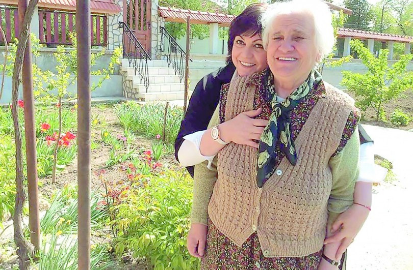 Корнелия Нинова построи чифлик за милиони (Вижте какъв палат вдигна в Мизия)