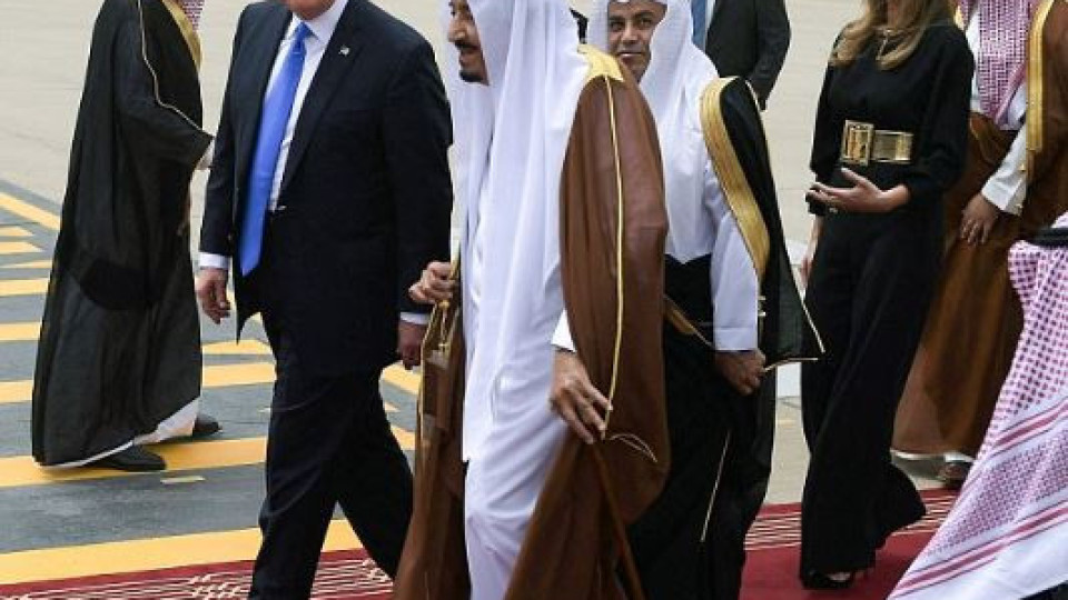 Мелания Тръмп почетена като кралица в Саудитска Арабия (Иванка остана в сянка)