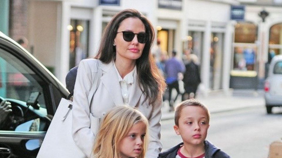 Анджелина Джоли в депресия: Бих дала всичко, само да е до мен сега!