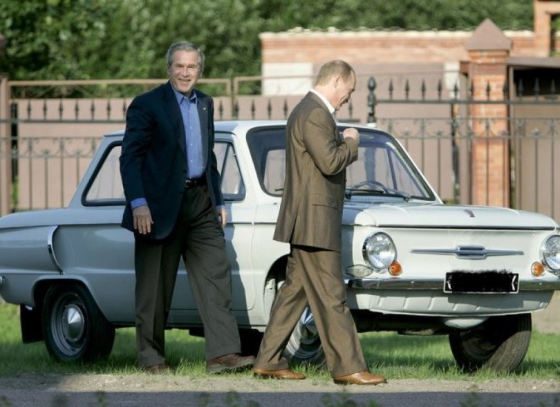 Хвърлете едно око в гаража на Владимир Путин (Вижте колите на руския президент)