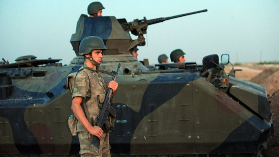 Турция праща армия в Катар, Макрон призовава за мир