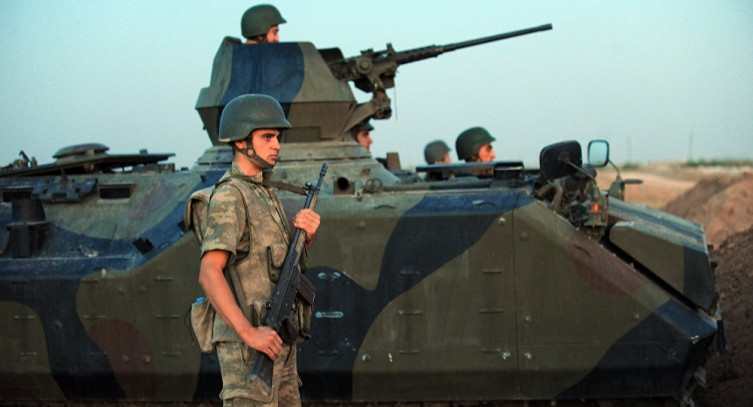 Турция праща армия в Катар, Макрон призовава за мир