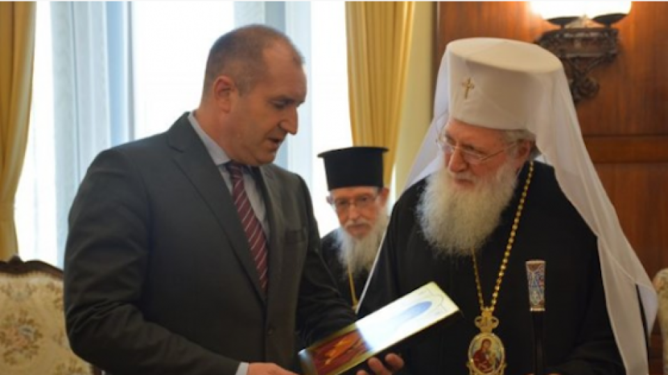 Патриархът занесе ценен дар на Румен Радев