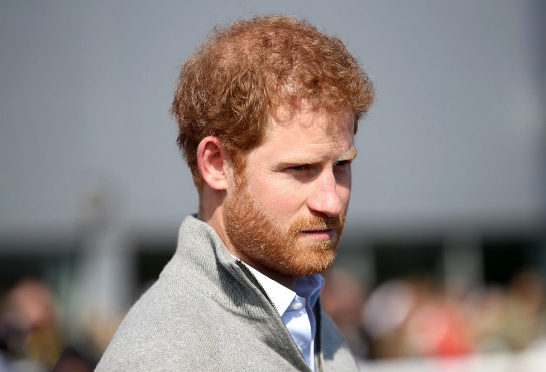 Принц Хари взриви Бъкингамския дворец: Никой не иска да седне на трона на кралицата!