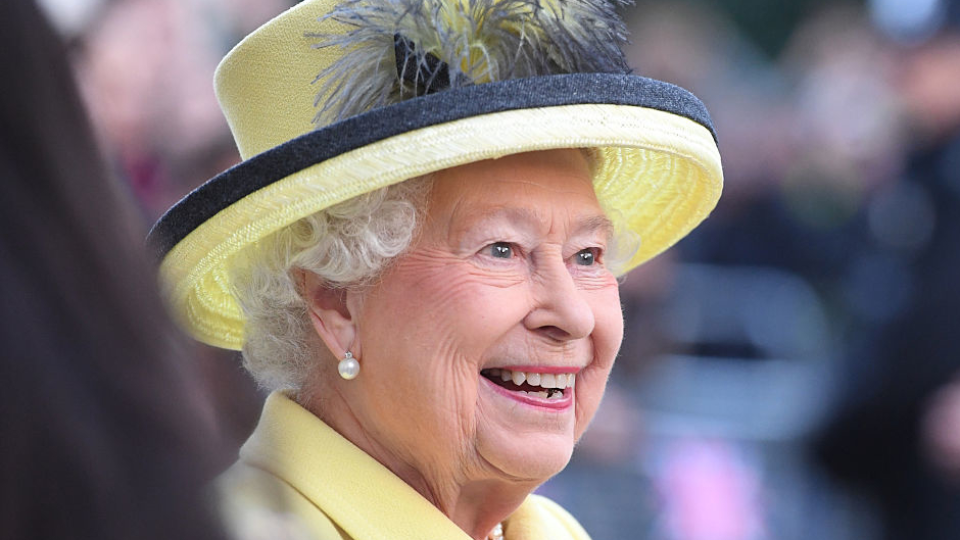 Колко точно е богата кралица Елизабет и от какво?