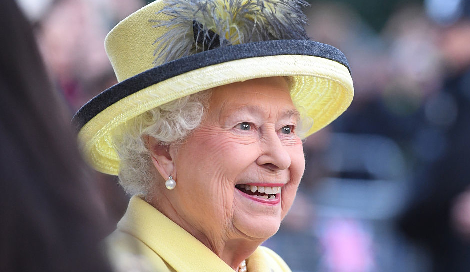 Колко точно е богата кралица Елизабет и от какво?