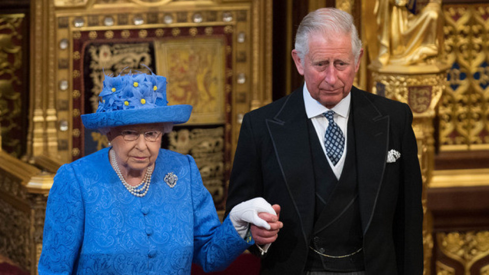 Какво значи, когато кралицата носи шапка, а херцогинята - тиара (Вижте тайните на кралския дрескод)